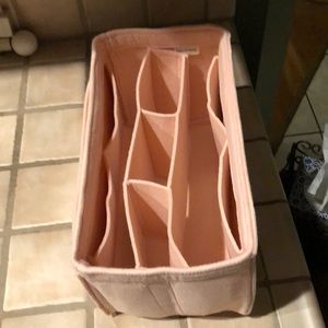 Insert fits the Louis Vuitton Neverfull MM purse.